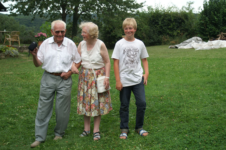 39_PICT0037_Opa Hans, Oma Elisabeth, Florian
