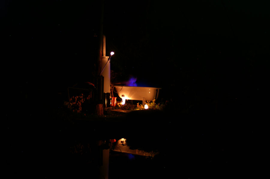 43_PICT0003_outdoor bath at night