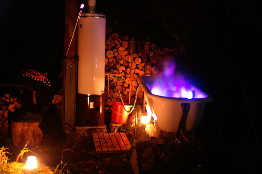 44_PICT0010_Outdoor Badewanne bei Nacht