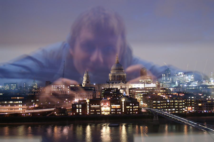 17_PICT0132_Dennis above London