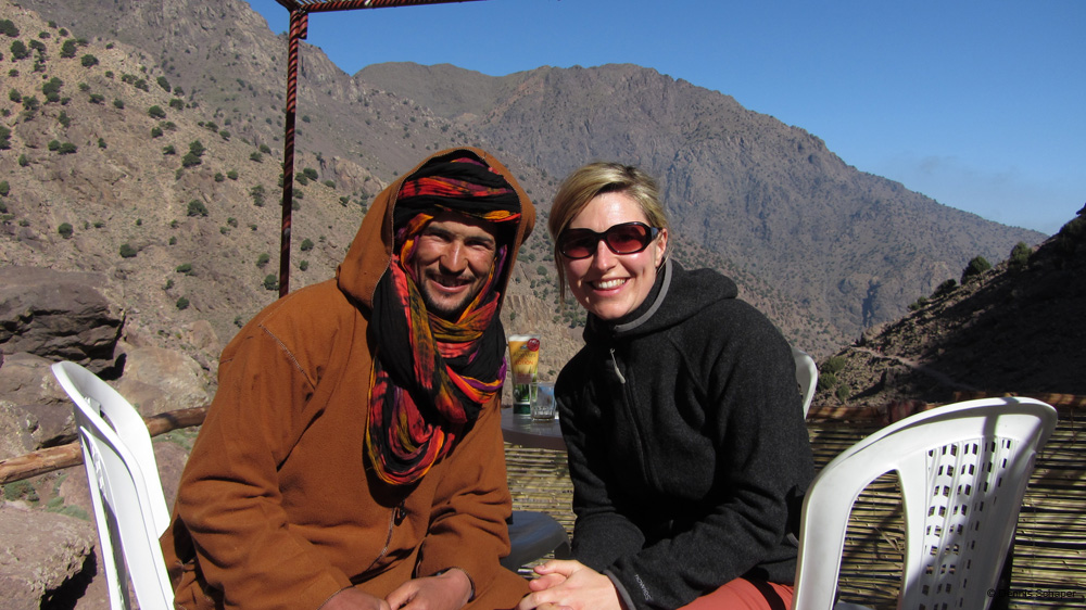IMG_1900_nice guy..serving us with tea in the mountain