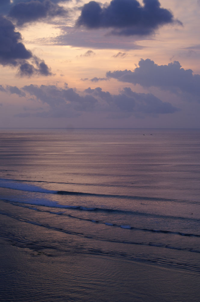 PICT2810_the dots are all surfers!