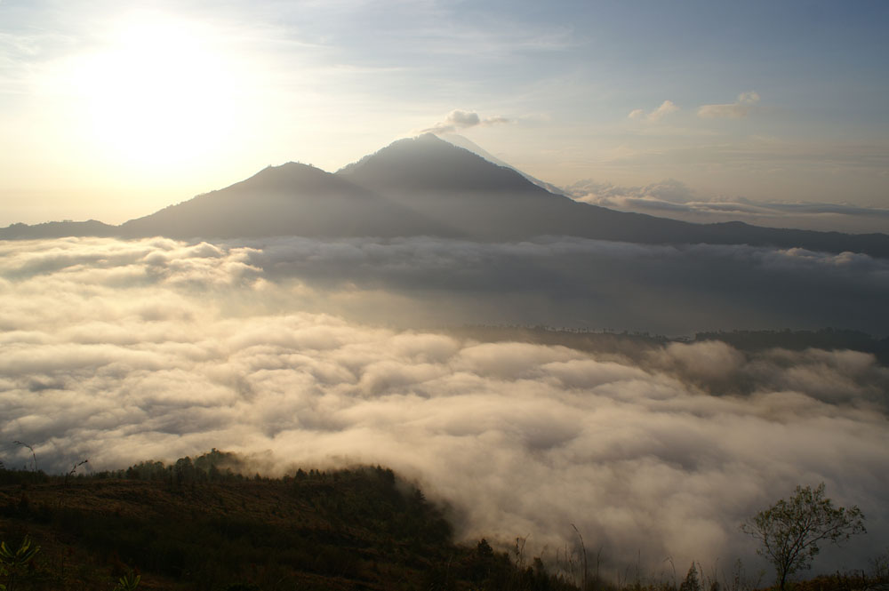 PICT2905_the third vulcano is the one on Lombok, next island after Bali