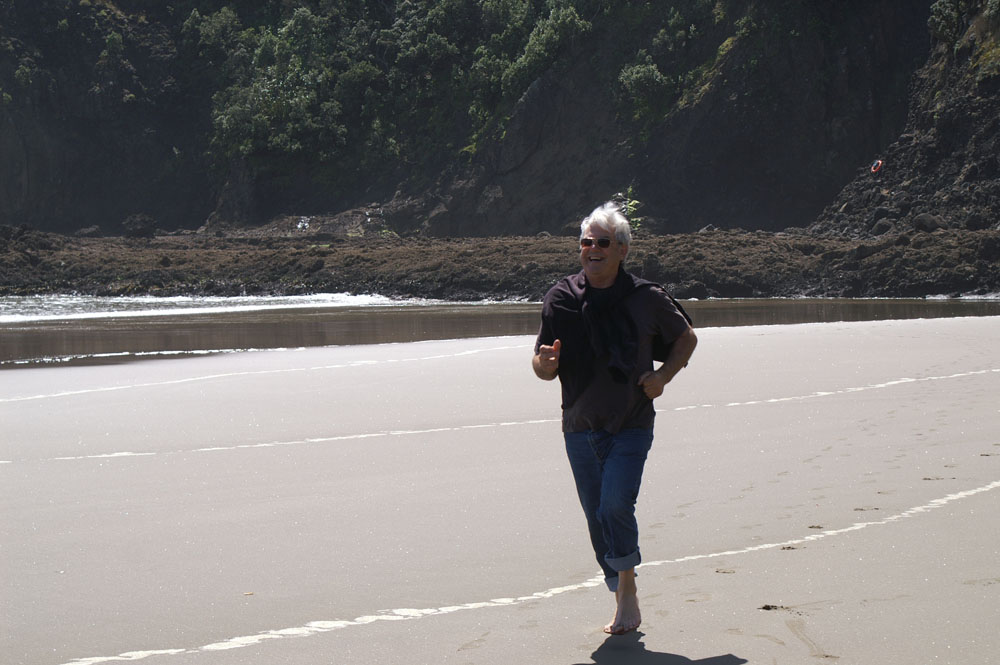 PICT2705_Bob on Piha beach