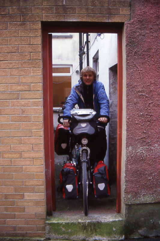 File0208_ backyard at Alana´s house_starting to the 4 day trip