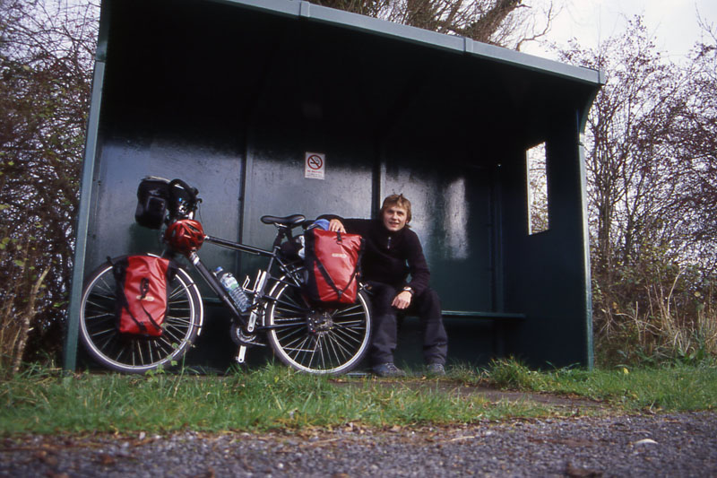 File0215_ such a comfortable bus stop_my lunch time spot